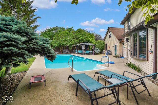 3007 Greensview Drive, Greenwood, IN 46143