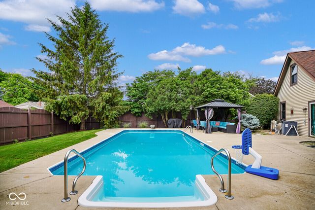 3007 Greensview Drive, Greenwood, IN 46143