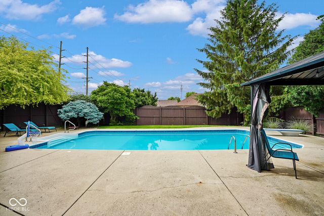 3007 Greensview Drive, Greenwood, IN 46143