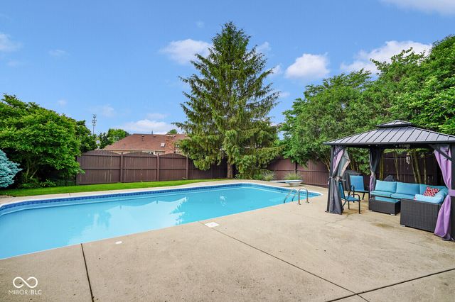 3007 Greensview Drive, Greenwood, IN 46143