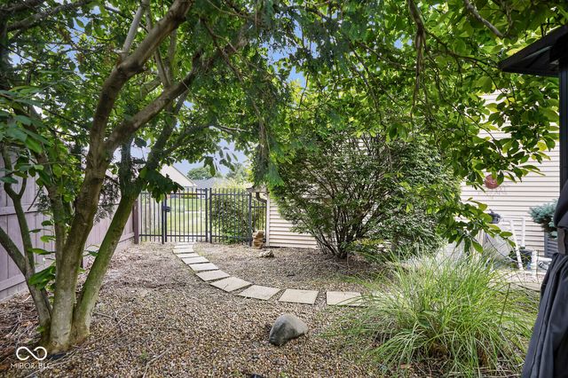 3007 Greensview Drive, Greenwood, IN 46143
