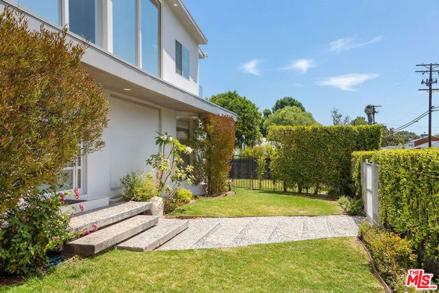 12041 Huston Street, Valley Village, CA 91607