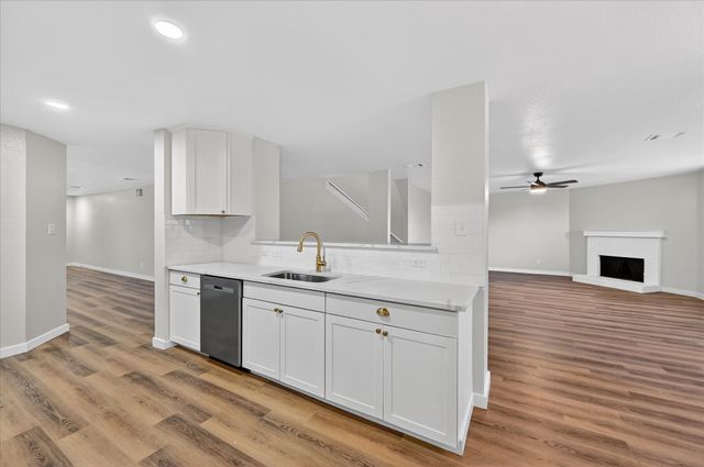 8400 Vinetree Drive, Arlington, TX 76002