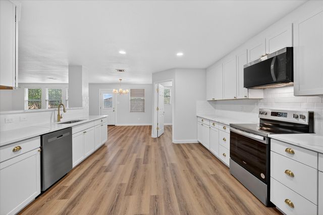 8400 Vinetree Drive, Arlington, TX 76002