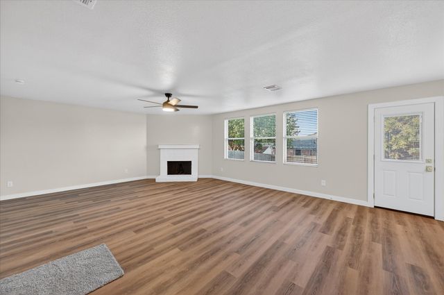 8400 Vinetree Drive, Arlington, TX 76002