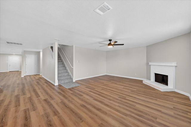 8400 Vinetree Drive, Arlington, TX 76002