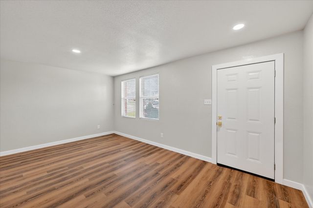 8400 Vinetree Drive, Arlington, TX 76002