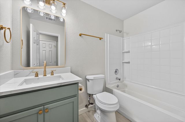 8400 Vinetree Drive, Arlington, TX 76002