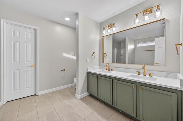 8400 Vinetree Drive, Arlington, TX 76002