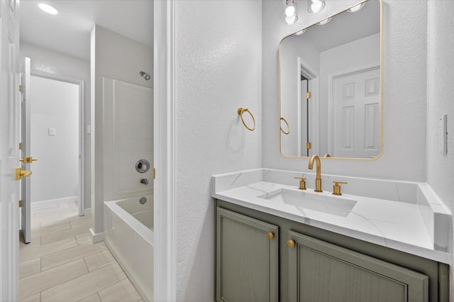 8400 Vinetree Drive, Arlington, TX 76002