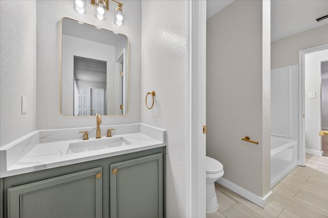 8400 Vinetree Drive, Arlington, TX 76002