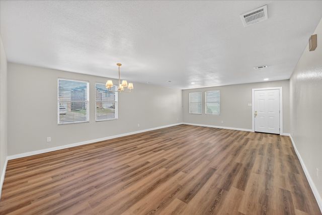 8400 Vinetree Drive, Arlington, TX 76002