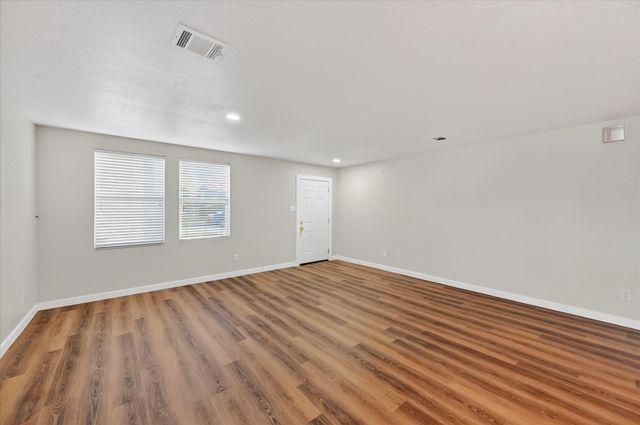 8400 Vinetree Drive, Arlington, TX 76002