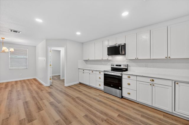 8400 Vinetree Drive, Arlington, TX 76002