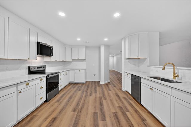 8400 Vinetree Drive, Arlington, TX 76002