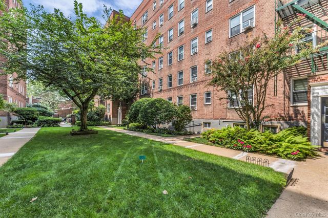 36 Cathedral Avenue 2D, Hempstead, NY 11550