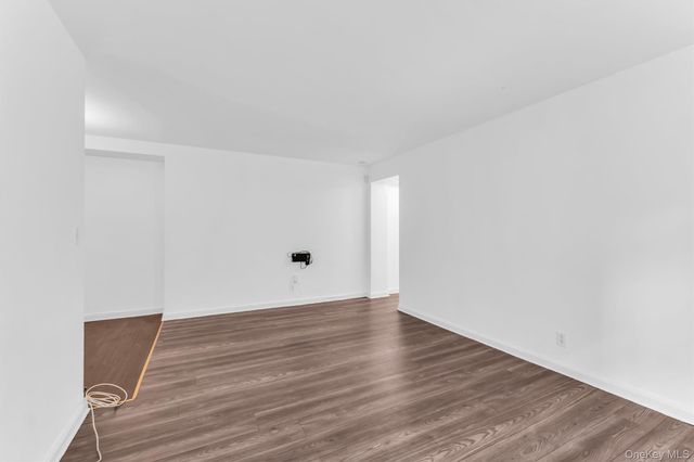 36 Cathedral Avenue 2D, Hempstead, NY 11550