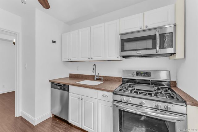 36 Cathedral Avenue 2D, Hempstead, NY 11550