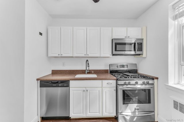36 Cathedral Avenue 2D, Hempstead, NY 11550