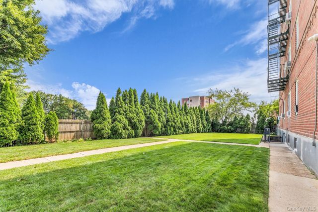 36 Cathedral Avenue 2D, Hempstead, NY 11550
