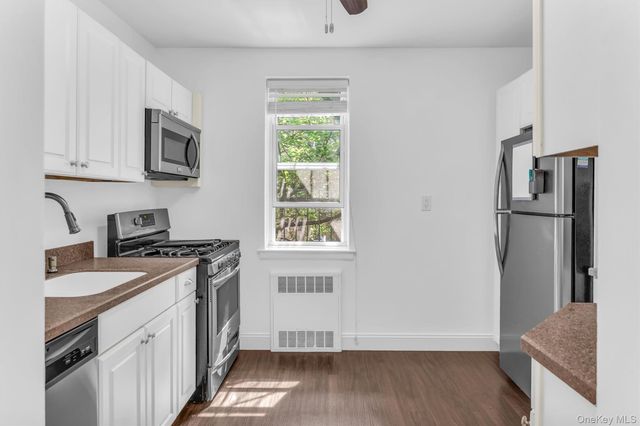 36 Cathedral Avenue 2D, Hempstead, NY 11550