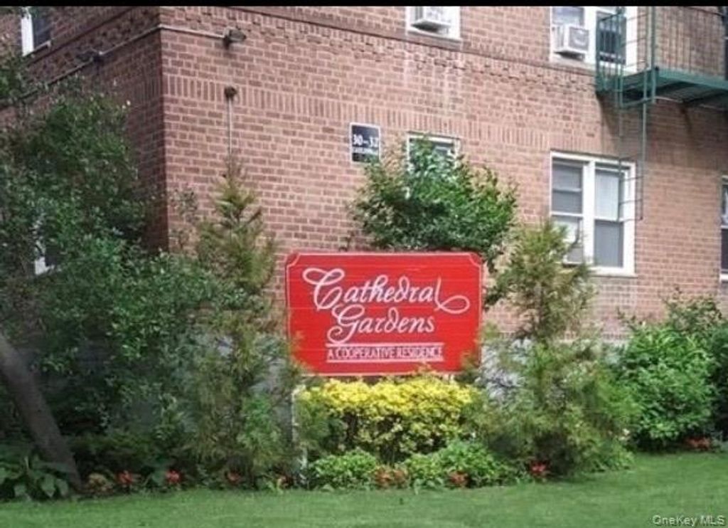 36 Cathedral Avenue 2D, Hempstead, NY 11550 — exterior
