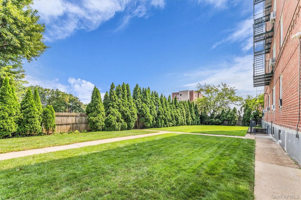 36 Cathedral Avenue 2D, Hempstead, NY 11550 — photo 3