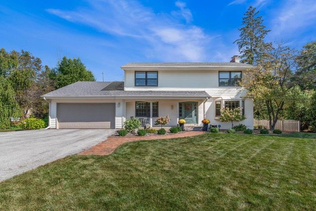 9062 Lake DRIVE, Bayside, WI 53217