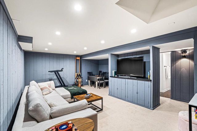 9062 Lake DRIVE, Bayside, WI 53217