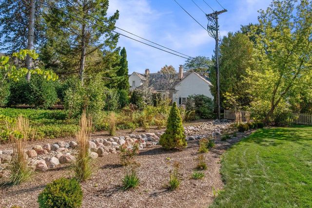 9062 Lake DRIVE, Bayside, WI 53217
