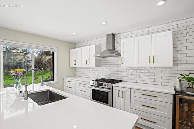 9062 Lake DRIVE, Bayside, WI 53217