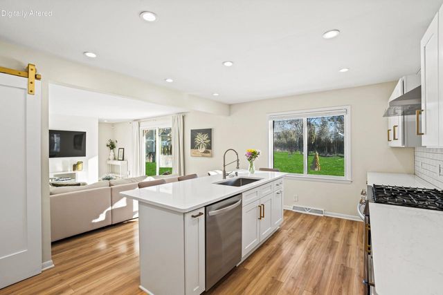 9062 Lake DRIVE, Bayside, WI 53217
