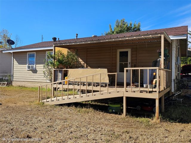 509 Starkey Street, Bangs, TX 76823