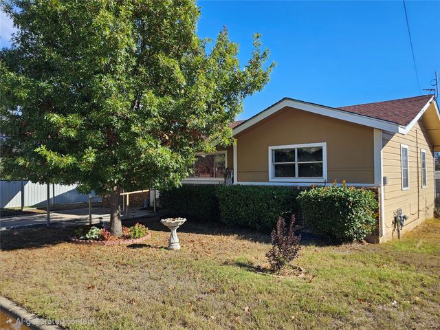 509 Starkey Street, Bangs, TX 76823