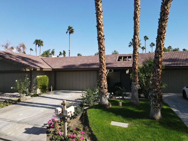 162 Lost River Drive, Palm Desert, CA 92211