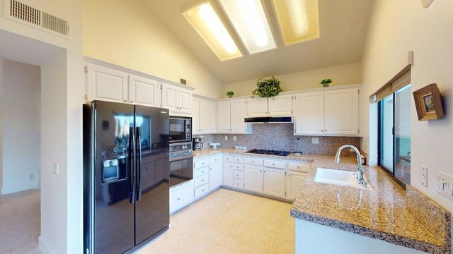 162 Lost River Drive, Palm Desert, CA 92211