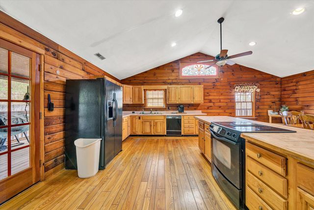 15 Verndale DR, Roanoke, VA 24019