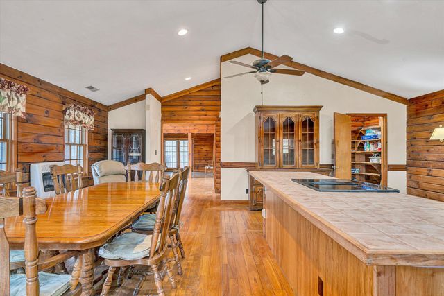 15 Verndale DR, Roanoke, VA 24019