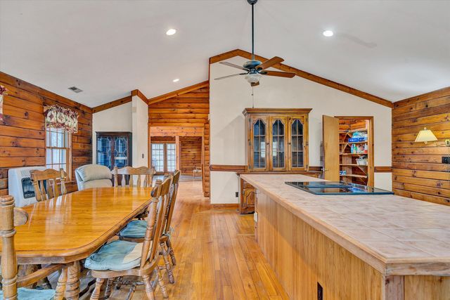 15 Verndale DR, Roanoke, VA 24019