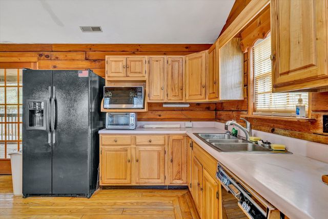 15 Verndale DR, Roanoke, VA 24019