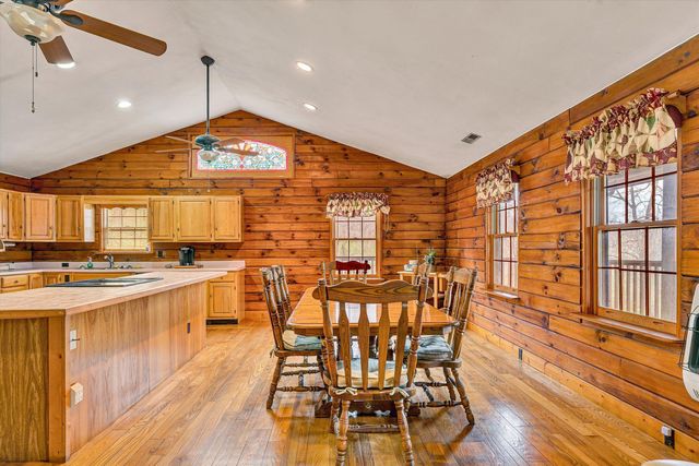 15 Verndale DR, Roanoke, VA 24019