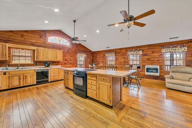 15 Verndale DR, Roanoke, VA 24019