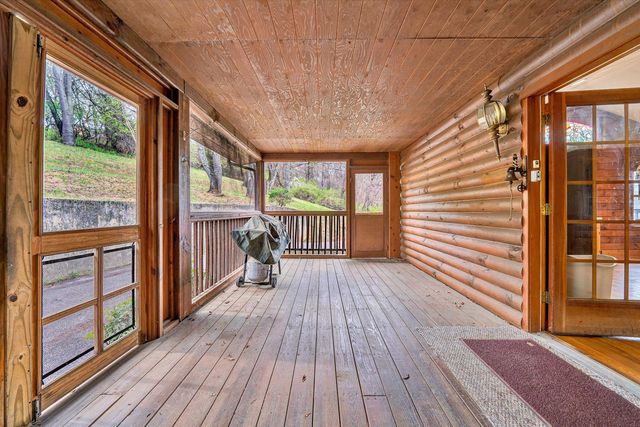 15 Verndale DR, Roanoke, VA 24019