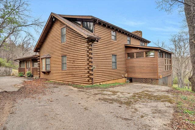 15 Verndale DR, Roanoke, VA 24019