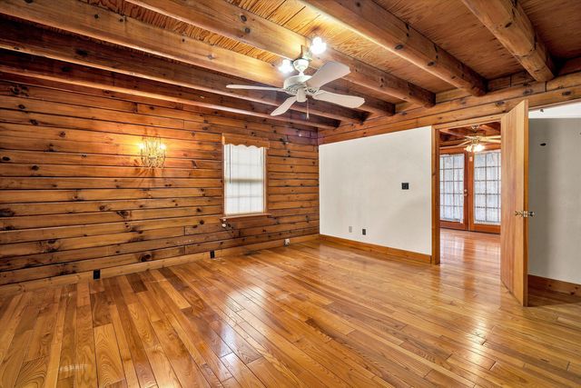 15 Verndale DR, Roanoke, VA 24019