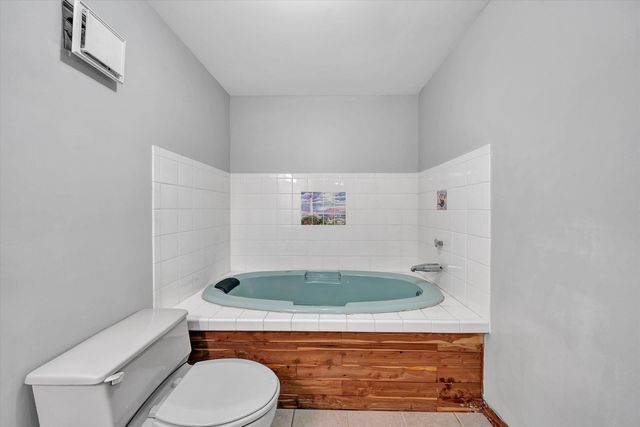 15 Verndale DR, Roanoke, VA 24019