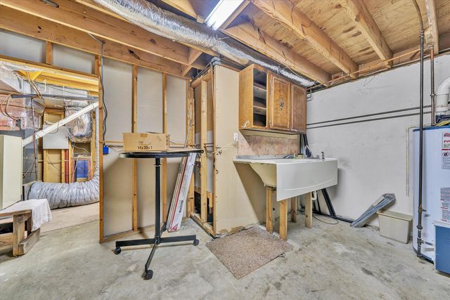 15 Verndale DR, Roanoke, VA 24019