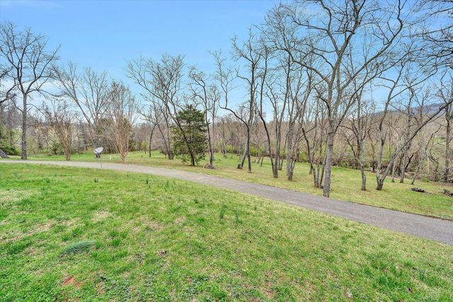 15 Verndale DR, Roanoke, VA 24019