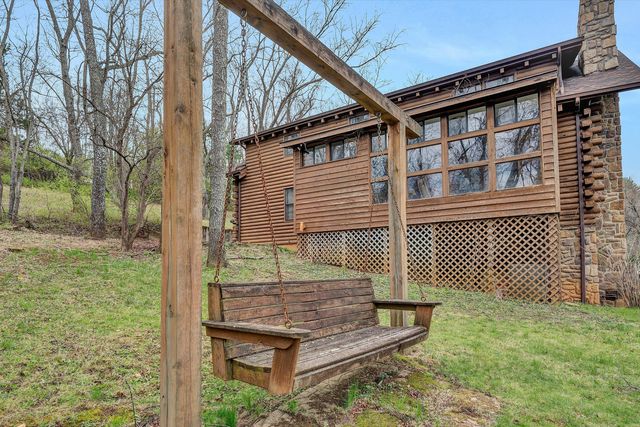 15 Verndale DR, Roanoke, VA 24019