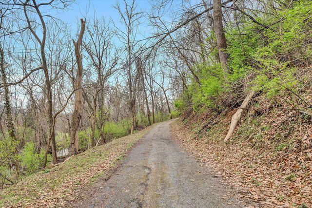 15 Verndale DR, Roanoke, VA 24019